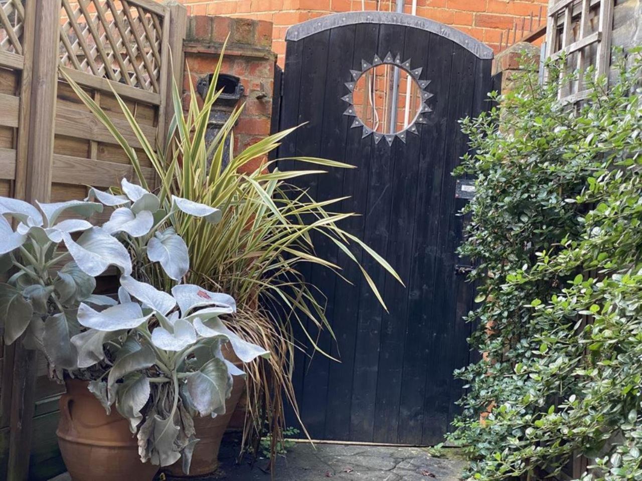 Deluxe Three Bed Bnb In Henley-On-Thames Near Station River & Town Centre ภายนอก รูปภาพ