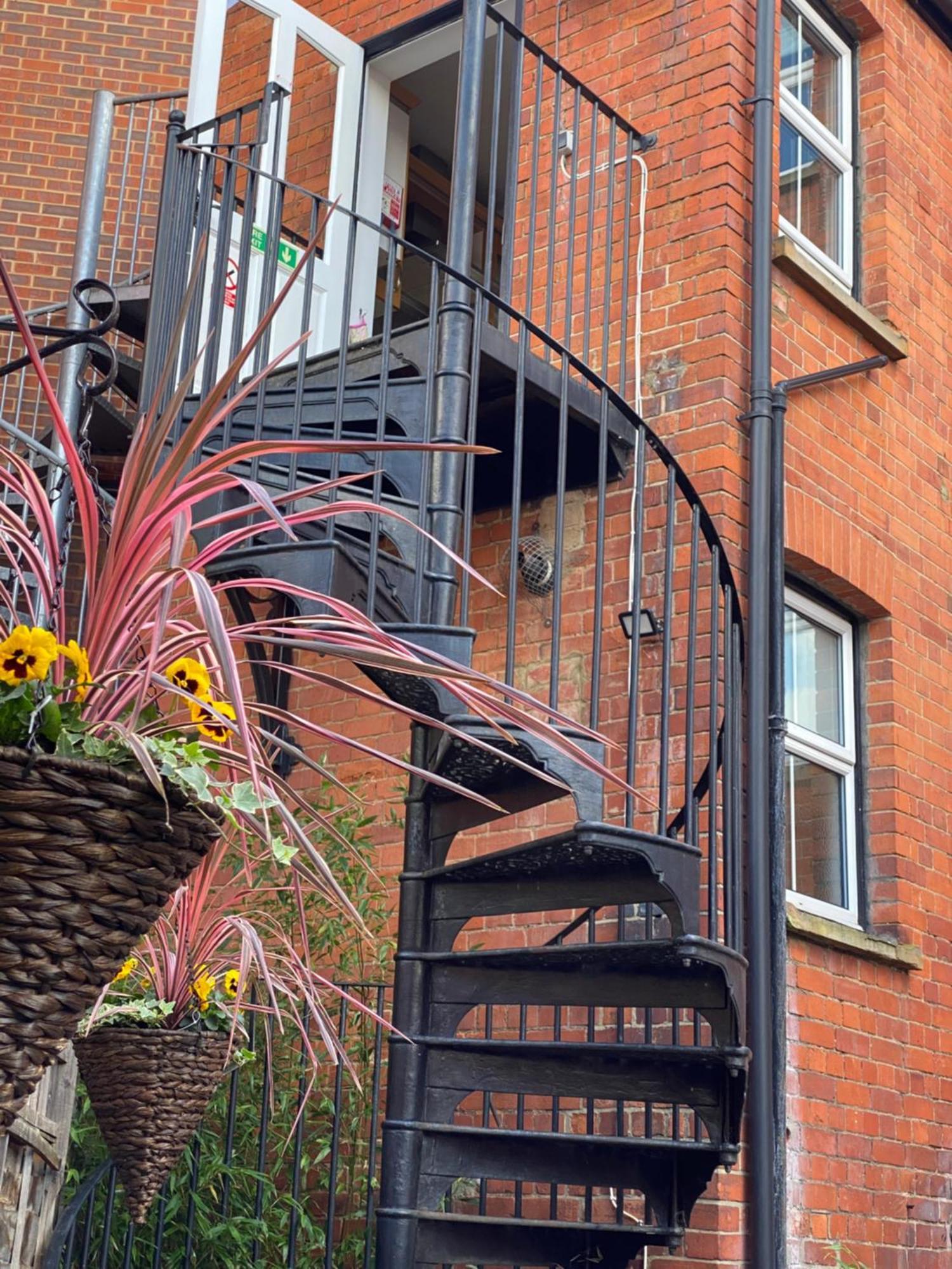Deluxe Three Bed Bnb In Henley-On-Thames Near Station River & Town Centre ภายนอก รูปภาพ