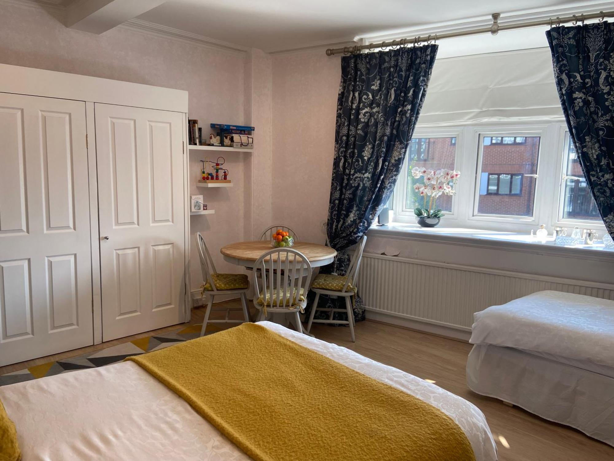 Deluxe Three Bed Bnb In Henley-On-Thames Near Station River & Town Centre ภายนอก รูปภาพ