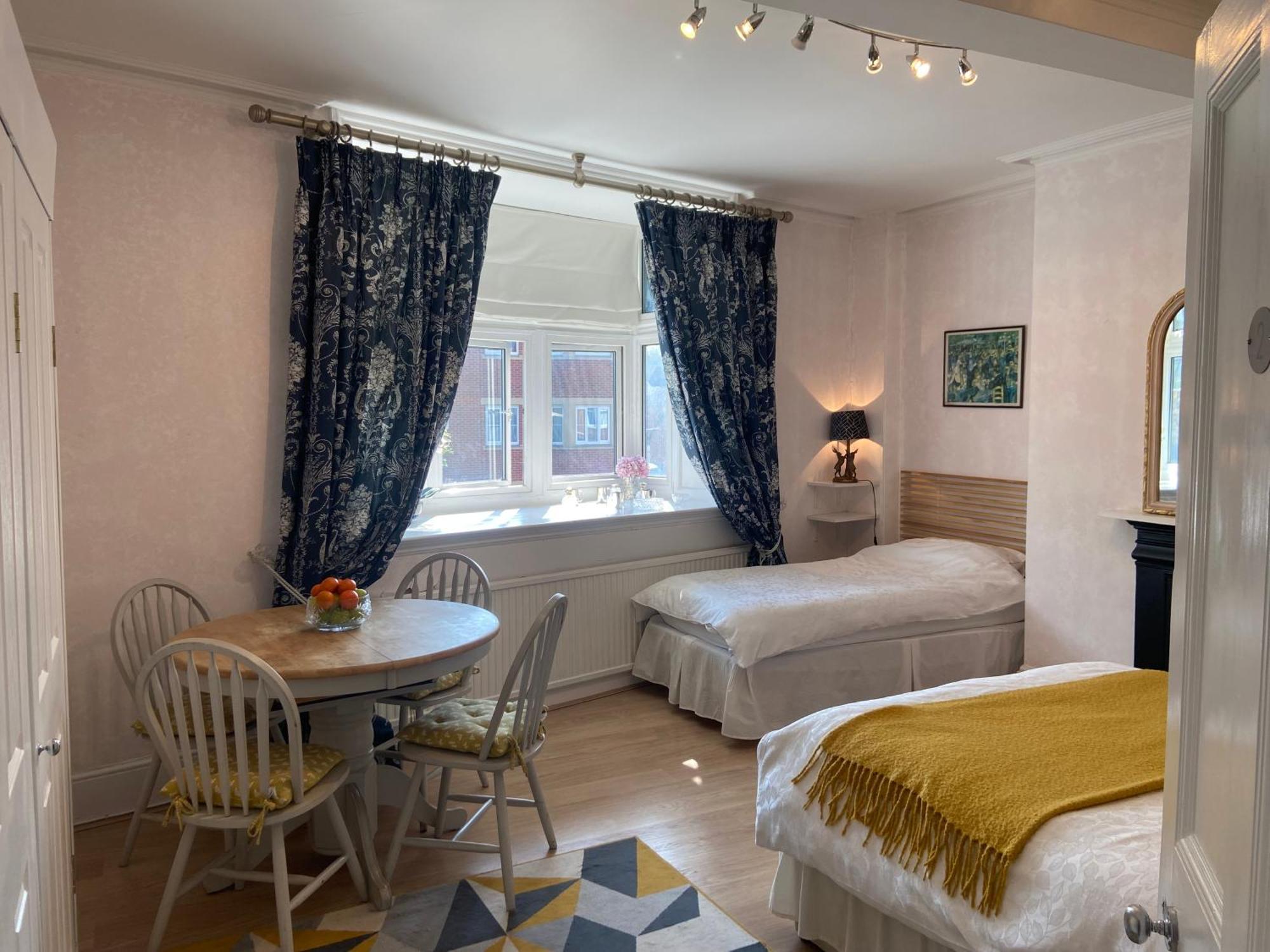Deluxe Three Bed Bnb In Henley-On-Thames Near Station River & Town Centre ภายนอก รูปภาพ